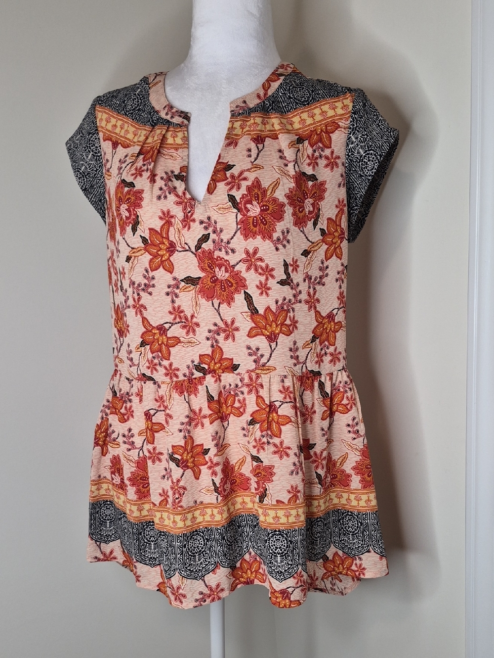 DR2 Women's Floral Peplum Tunic in Peach, Rust & Black Size S